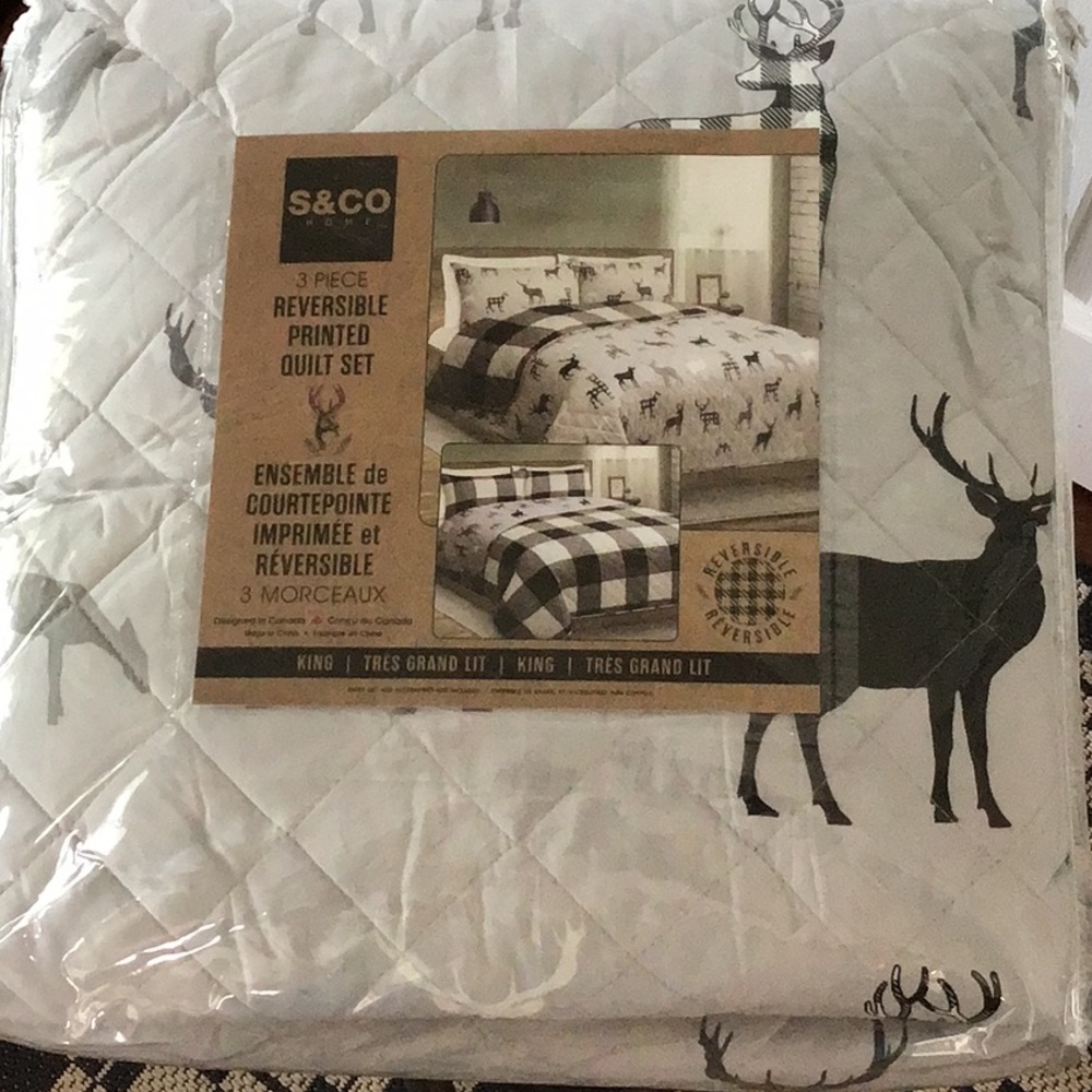 BNIP 3 Piece King Size Reversible Printed Quilt Set